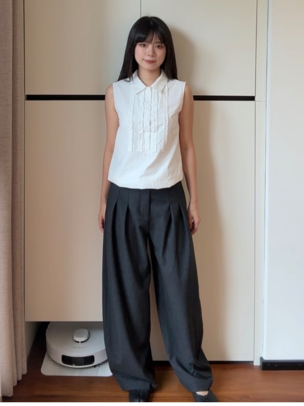 Yoon Cream Sleeveless Ruffle-Front Collared Top - Picture 5 of 6